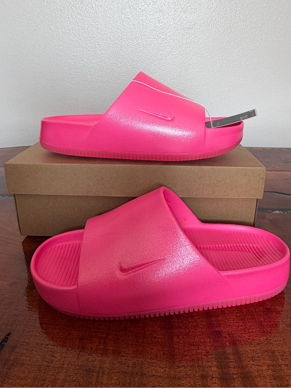 Nike Women's Slides Calm SE in Hyper Pink
